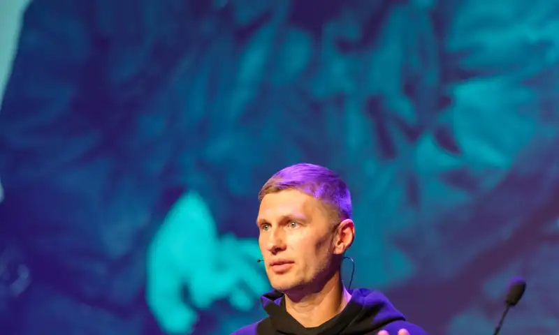 Evgeniy Levchenko staat in Vrijheidscollege stil bij drie jaar oorlog in Oekraïne